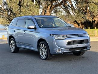 2013 Mitsubishi Outlander - Thumbnail