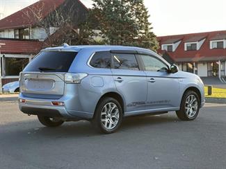 2013 Mitsubishi Outlander - Thumbnail